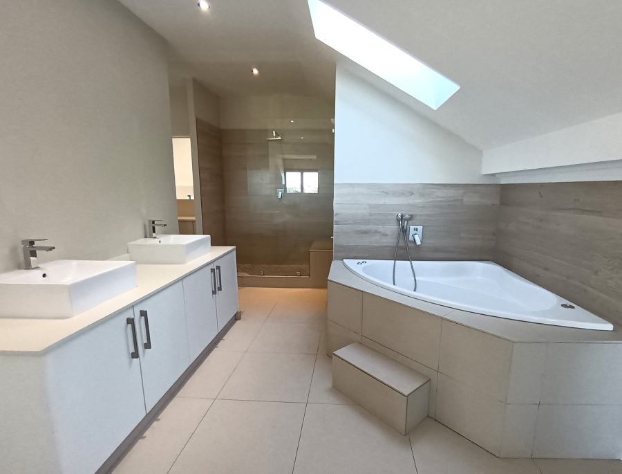 To Let 4 Bedroom Property for Rent in Atlantic Beach Golf Estate Western Cape